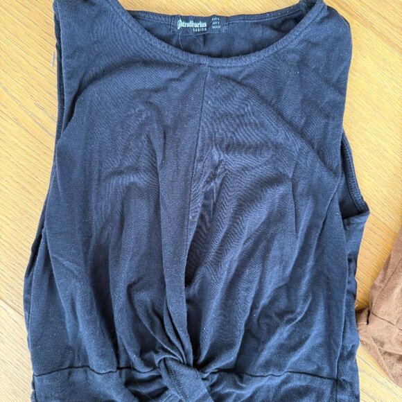 Stradivarius Cropped Knot Tank Tops – Set of 3 (S) (sale ends 08/28) - Picture 4 of 6